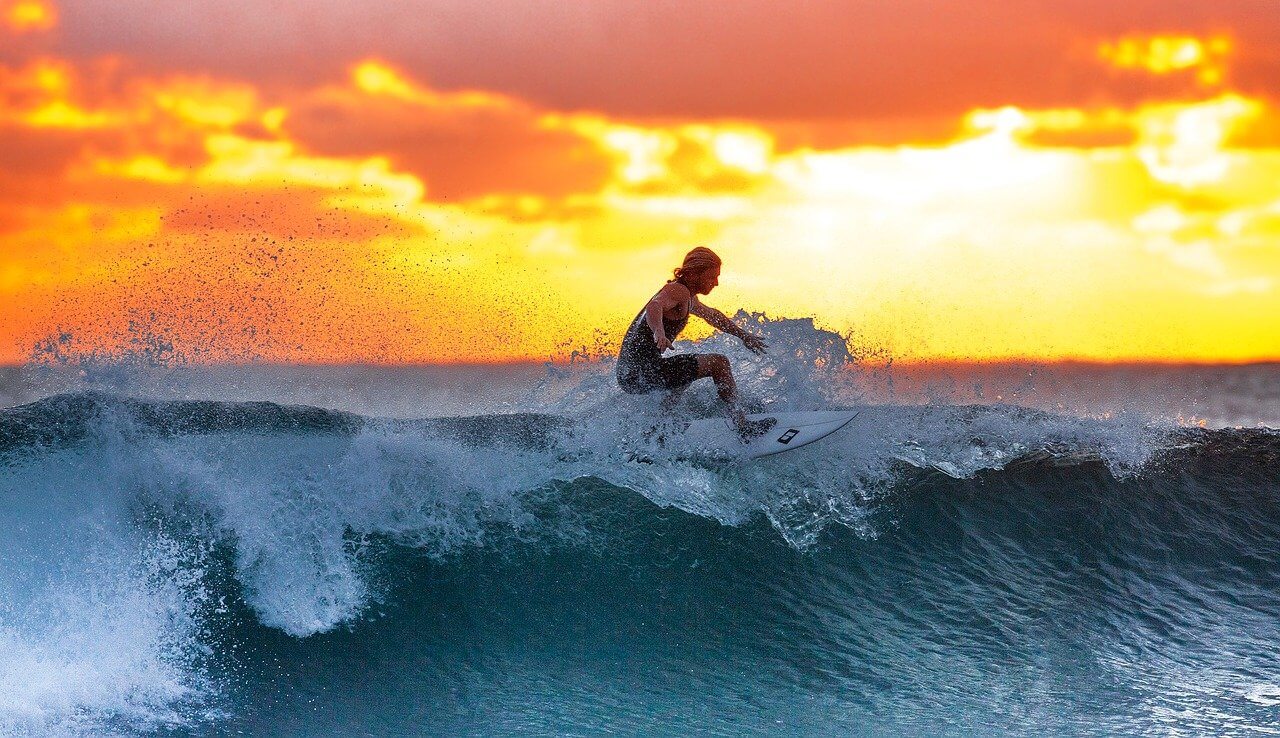 surfing on the board surfier on the surfer board